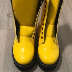 YELLOW HIPPIE DIPPIE BOOTS SIZE 5.5